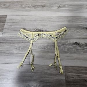 Victorias Secret Sexy Little Things Garter Belt Sz M/L